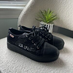 SHEIN women’s black sneakers shoes size 8